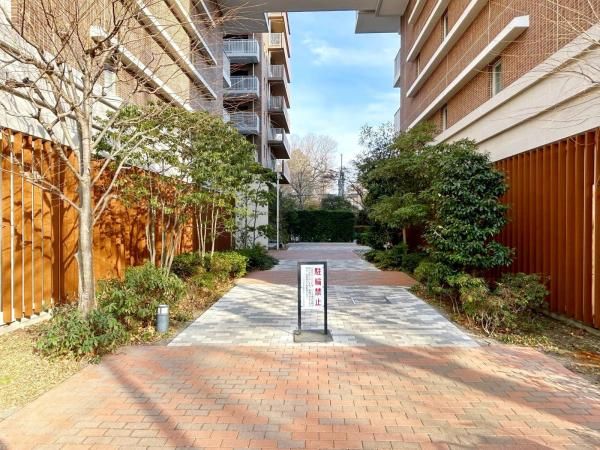 3LDK Apartment with Private Garden in Higashimurayama, Tokyo - Thumbnail 2