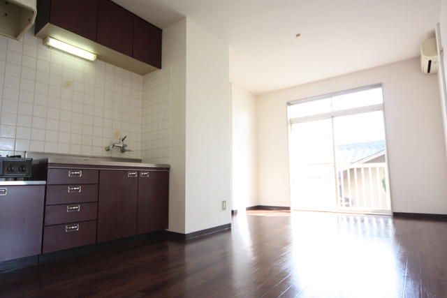 2LDK Apartment for Rent in Hanamigawa-ku, Chiba City - Thumbnail 3