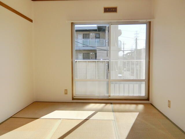 2K Apartment for Rent in Hino, Tokyo - 35.90 sqm - Thumbnail 3