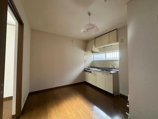 2DK Apartment for Rent in Yokosuka, Kanagawa - 50,000 Yen - Thumbnail 4