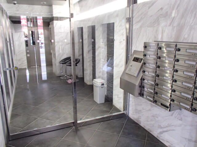1K Apartment in Shinjuku, Tokyo - 25.47m² Near Station - Thumbnail 4