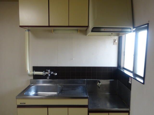 2DK Apartment for Rent in Komatsu, Ishikawa - 35,000 Yen - Thumbnail 4