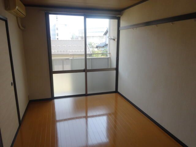 2DK Apartment for Rent in Komatsu, Ishikawa - 35,000 Yen - Thumbnail 3