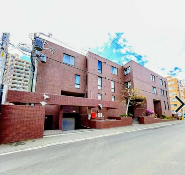 3LDK Sapporo Apartment with Family Sauna and Underground Parking - Thumbnail 2