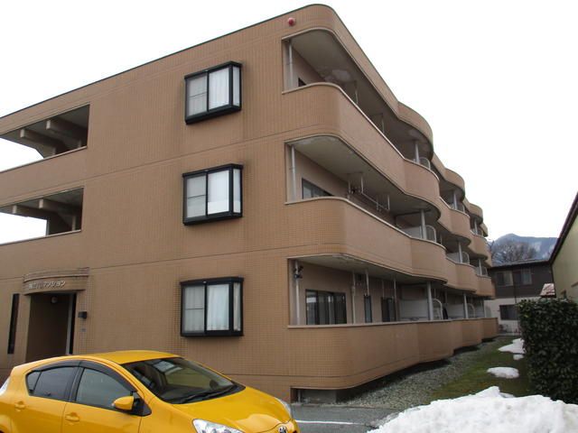 2LDK Apartment for Rent in Yamagata City, Yamagata Prefecture - Thumbnail 2