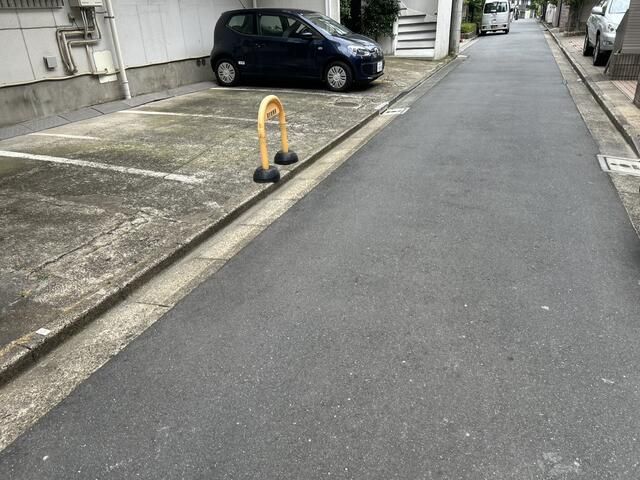 Rental Parking Space in Nishi-Shinjuku, Tokyo - Thumbnail 2