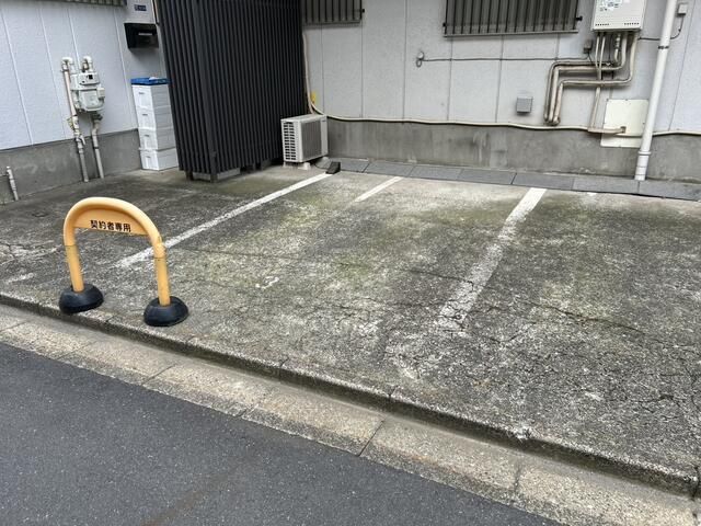 Rental Parking Space in Nishi-Shinjuku, Tokyo - Thumbnail 3