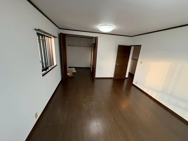 4LDK House for Rent in Kamakura with Dual Kitchens & Parking - Thumbnail 4