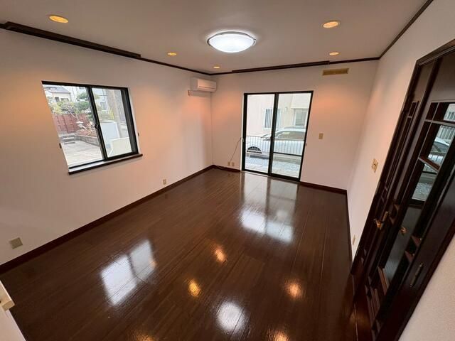 4LDK House for Rent in Kamakura with Dual Kitchens & Parking - Thumbnail 3