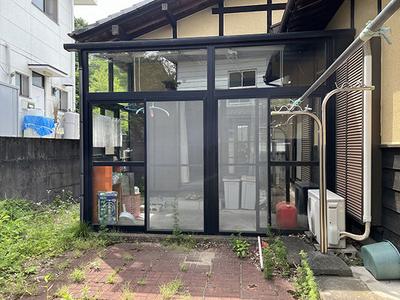 About 1.4km from Ikaho Onsen Town, a one-story house with a crowned wooden gate: Villas, real estate, properties for sale, Hometown Information Center: Nationwide rural living property data — Image 1, Shibukawa, Gunma