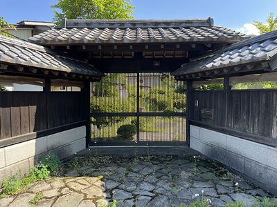 About 1.4km from Ikaho Onsen Town, a one-story house with a crowned wooden gate: Villas, real estate, properties for sale, Hometown Information Center: Nationwide rural living property data — Image 4, Shibukawa, Gunma