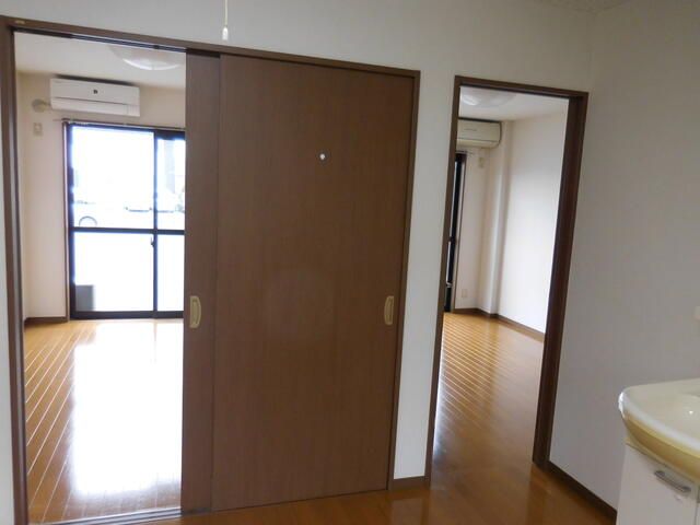 2DK Apartment for Rent with Free Parking in Fujioka, Gunma - Thumbnail 3
