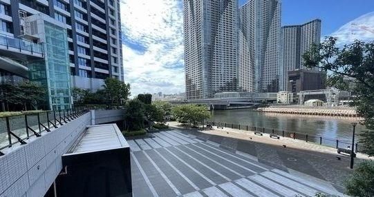 DEUXTOURS 2LDK Apartment in Tokyo's Harumi | 64.59 sqm - Thumbnail 3