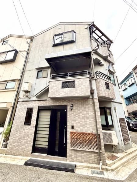 5LDK Detached House for Sale in Tsurumi Ward, Osaka - Main Image