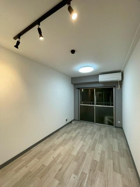 Used Condominium for Sale in Kanagawa Ward, Yokohama, 15.64 sqm - Thumbnail 4