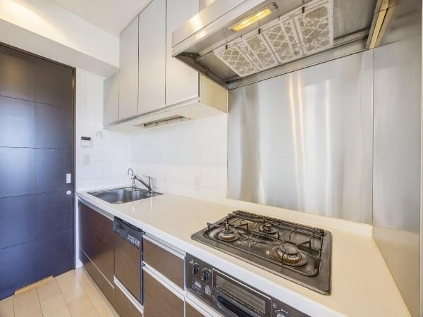 3LDK Apartment for Sale in Tsurumi-ku, Yokohama, 73.50m² - Thumbnail 4