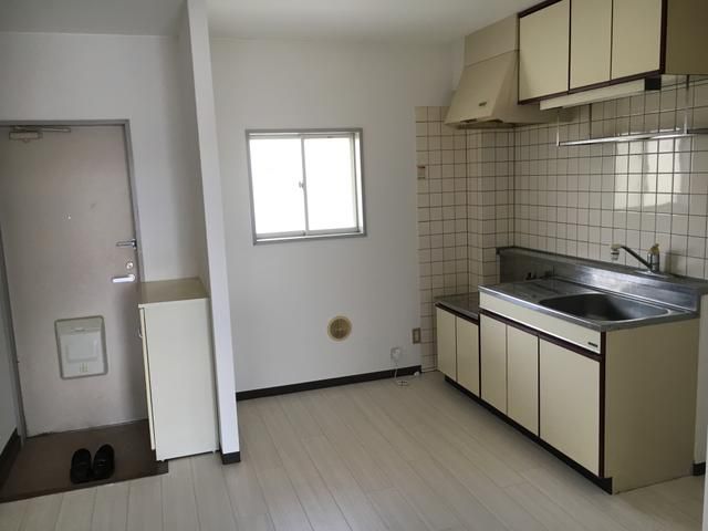 Maison Sepage A 2DK Apartment for Rent in Yamanashi City - Thumbnail 4