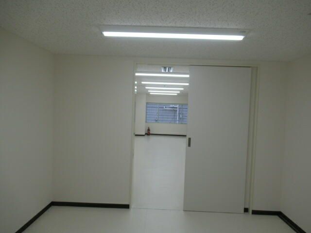 Commercial Space for Rent near Fukushima Station, 48.64 sqm - Thumbnail 4