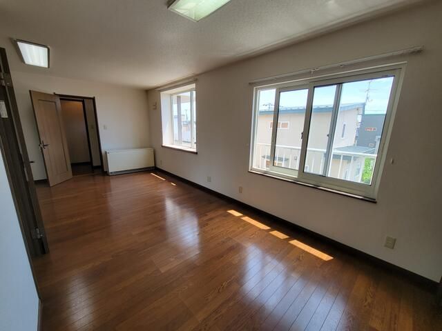 Spacious 1LDK Apartment for Rent in Kushiro, Hokkaido - Thumbnail 4
