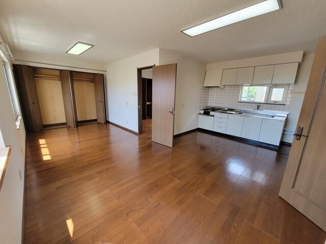 Spacious 1LDK Apartment for Rent in Kushiro, Hokkaido - Thumbnail 3