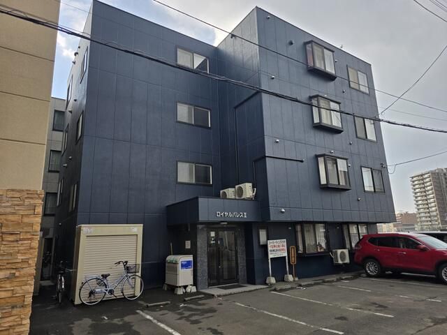 Commercial Building for Sale in Sapporo Shiroishi Ward, Hokkaido - Image 1