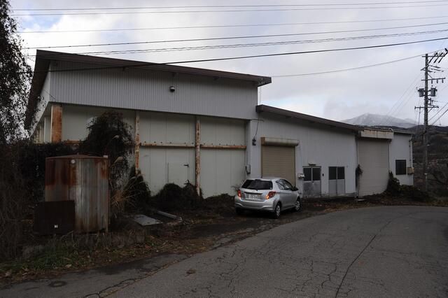 Small Pot Factory for Sale in Nagano City - 997.79 sqm Industrial Space - Image 1