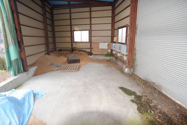 Small Pot Factory for Sale in Nagano City - 997.79 sqm Industrial Space - Thumbnail 4