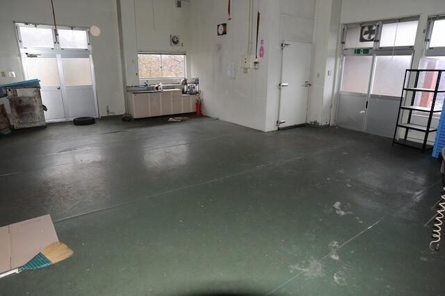 Small Pot Factory for Sale in Nagano City - 997.79 sqm Industrial Space - Thumbnail 2