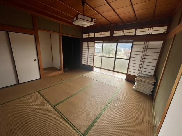 1982 4-bed house with parking in Hyogo countryside - Thumbnail 2