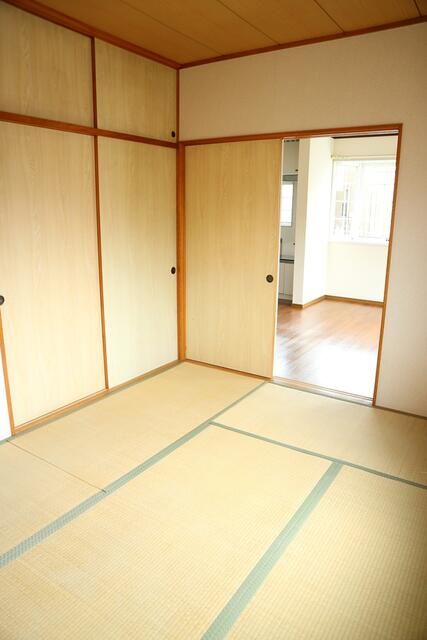 2LDK Apartment for Rent in Akiruno City, Tokyo - Thumbnail 4