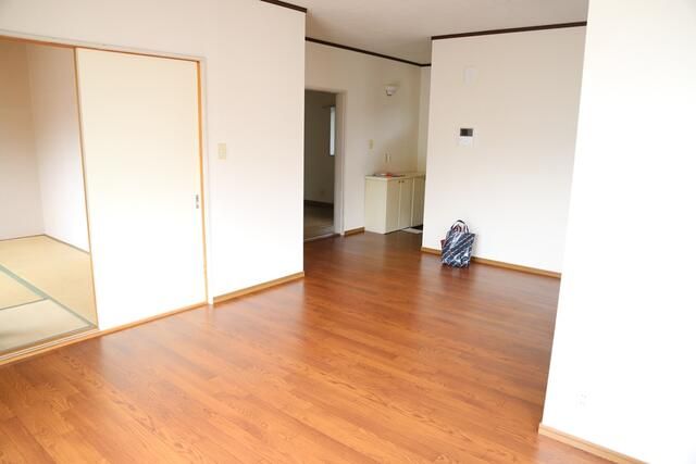 2LDK Apartment for Rent in Akiruno City, Tokyo - Thumbnail 3