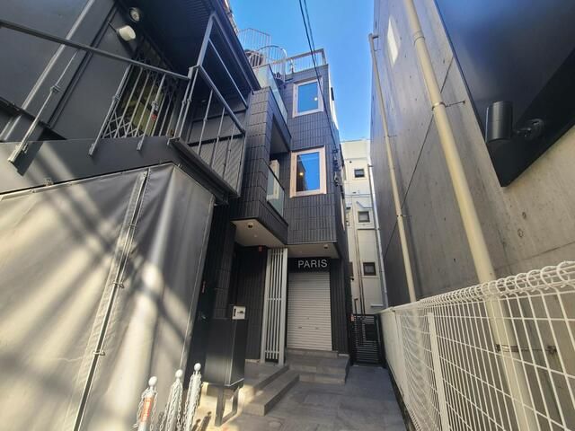 Modern 3LDK Hebel House for Rent in Shibuya's Jingu-mae - Thumbnail 2