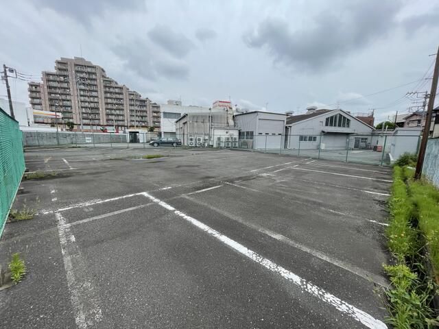 401.41 sqm Land for Rent in Adachi, Tokyo - Ideal for Parking/Storage - Thumbnail 3