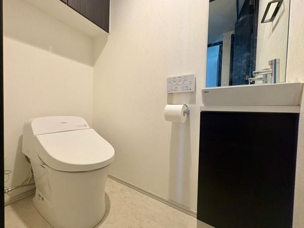 Regente Bunkyo Kasuga 2LDK Apartment for Sale in Tokyo - Thumbnail 2