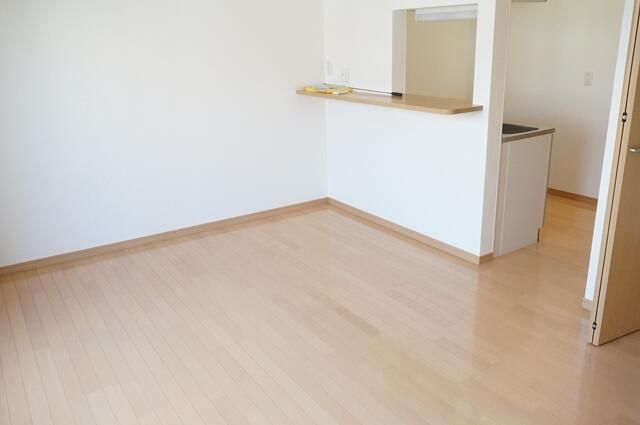 Espérance East Coast Apartment for Rent in Chigasaki, Kanagawa - Thumbnail 3