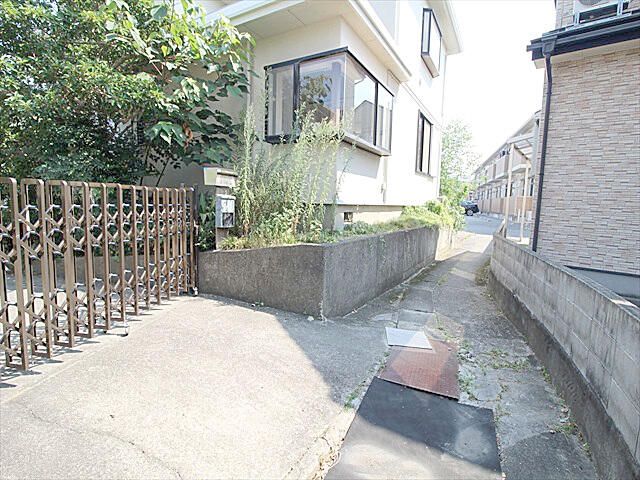 4LDK House for Sale in Tokushima City with 568 sqm Land - Image 1