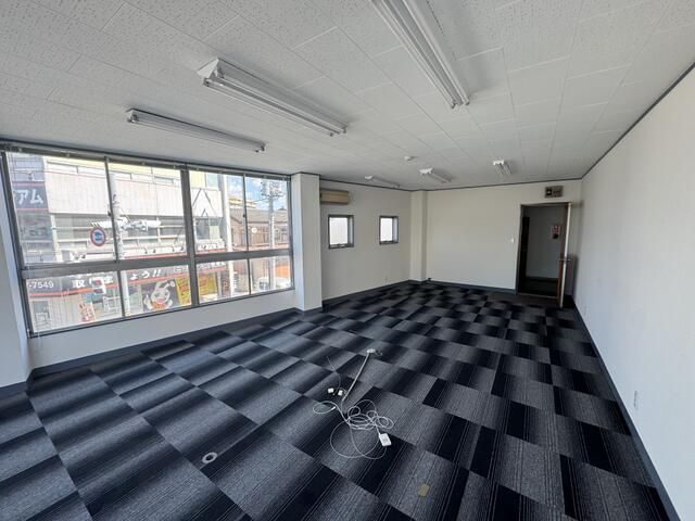 Commercial Unit for Rent in Chuo-ku, Chiba City - Thumbnail 3