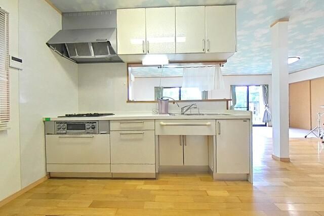 6LDK Two-Generation Home with Garden & Parking in Oita City - Thumbnail 4