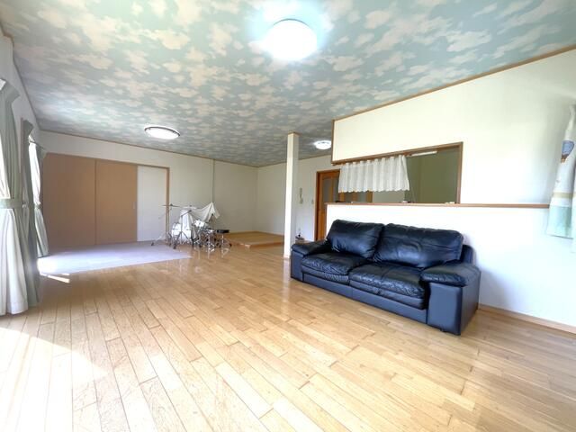 6LDK Two-Generation Home with Garden & Parking in Oita City - Thumbnail 3