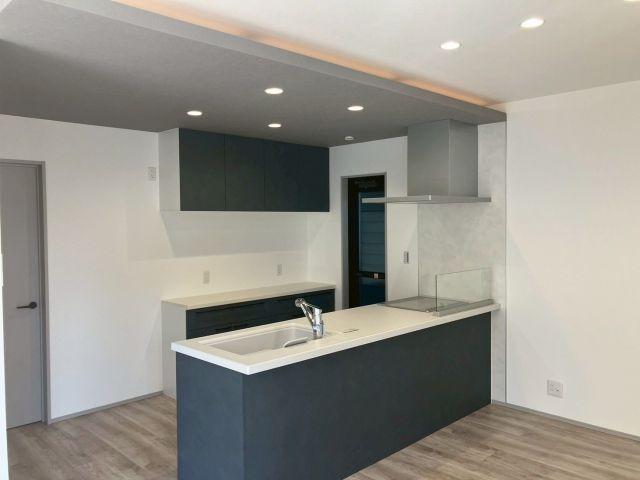 New 4LDK House in Fukutsu, Fukuoka | Corner Lot with 2 Parking - Thumbnail 3