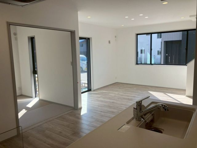 New 4LDK House in Fukutsu, Fukuoka | Corner Lot with 2 Parking - Thumbnail 4