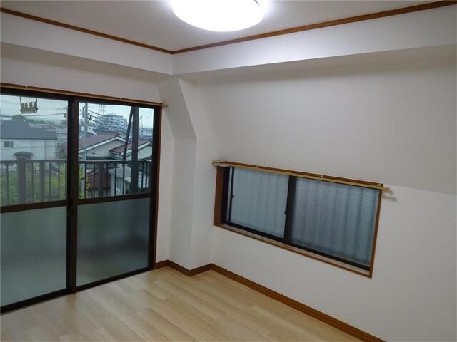 Sunrise City 2DK Apartment for Rent in Fussa, Tokyo - Thumbnail 2