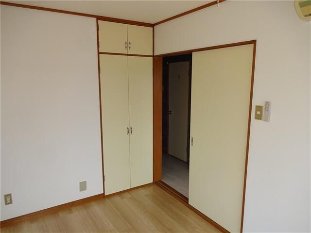 Sunrise City 2DK Apartment for Rent in Fussa, Tokyo - Thumbnail 3