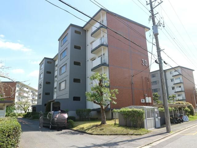 2LDK Apartment for Rent in Mihama-ku, Chiba City - Thumbnail 2