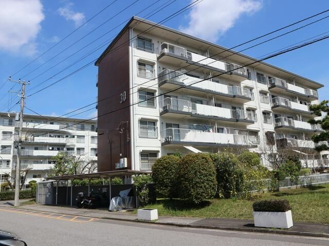 2LDK Apartment for Rent in Mihama-ku, Chiba City - Thumbnail 3