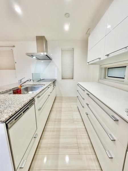 Modern 2016-Built Detached House in Nishinomiya, Hyogo - Image 1
