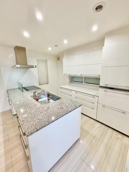 Modern 2016-Built Detached House in Nishinomiya, Hyogo - Thumbnail 4