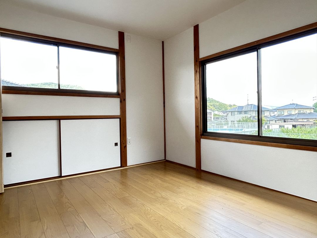 5LDK House with 3 Parking Spaces & Seismic Upgrades in Tsuyama - Thumbnail 3