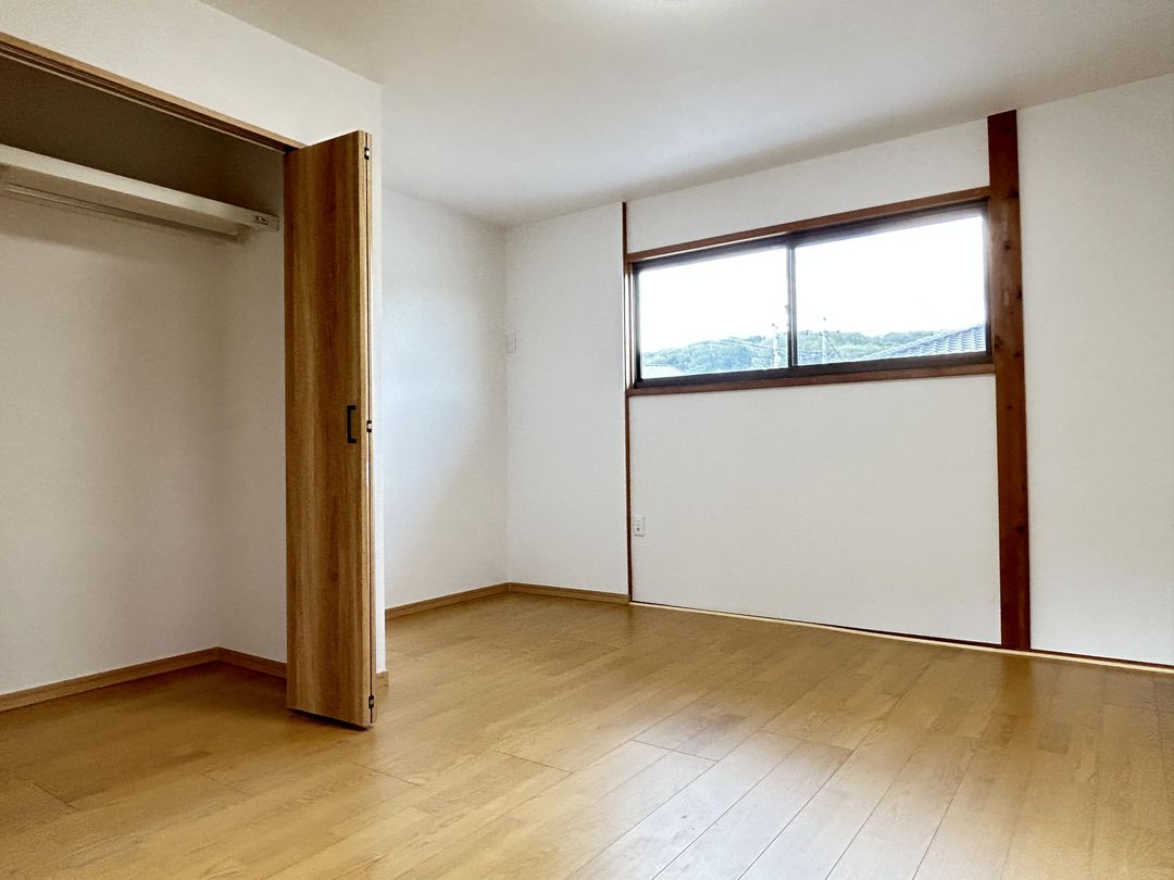 5LDK House with 3 Parking Spaces & Seismic Upgrades in Tsuyama - Thumbnail 4