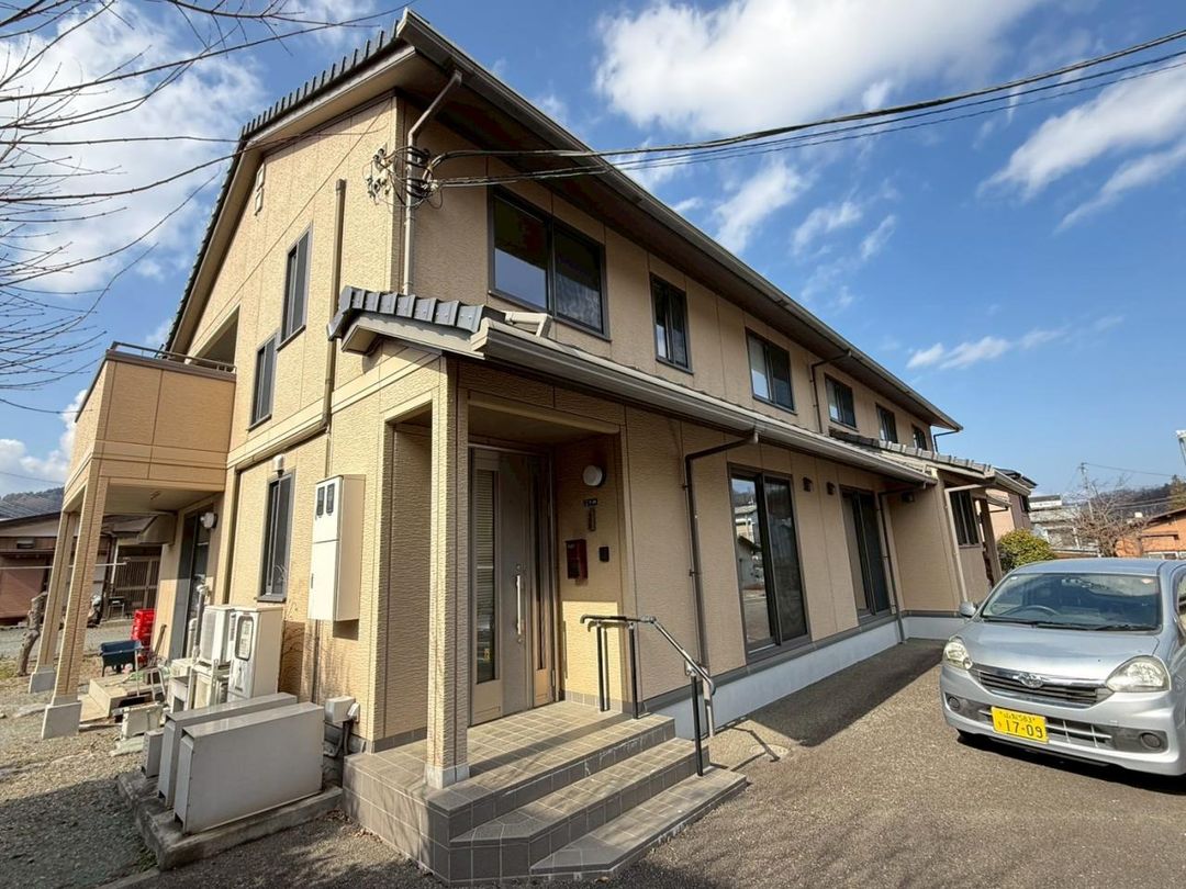 10LDK House for Sale in Tsuru, Yamanashi - 347.62 sqm on 844 sqm Land - Thumbnail 2